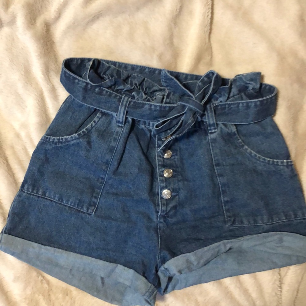 HIGHWAISTED Shorts.